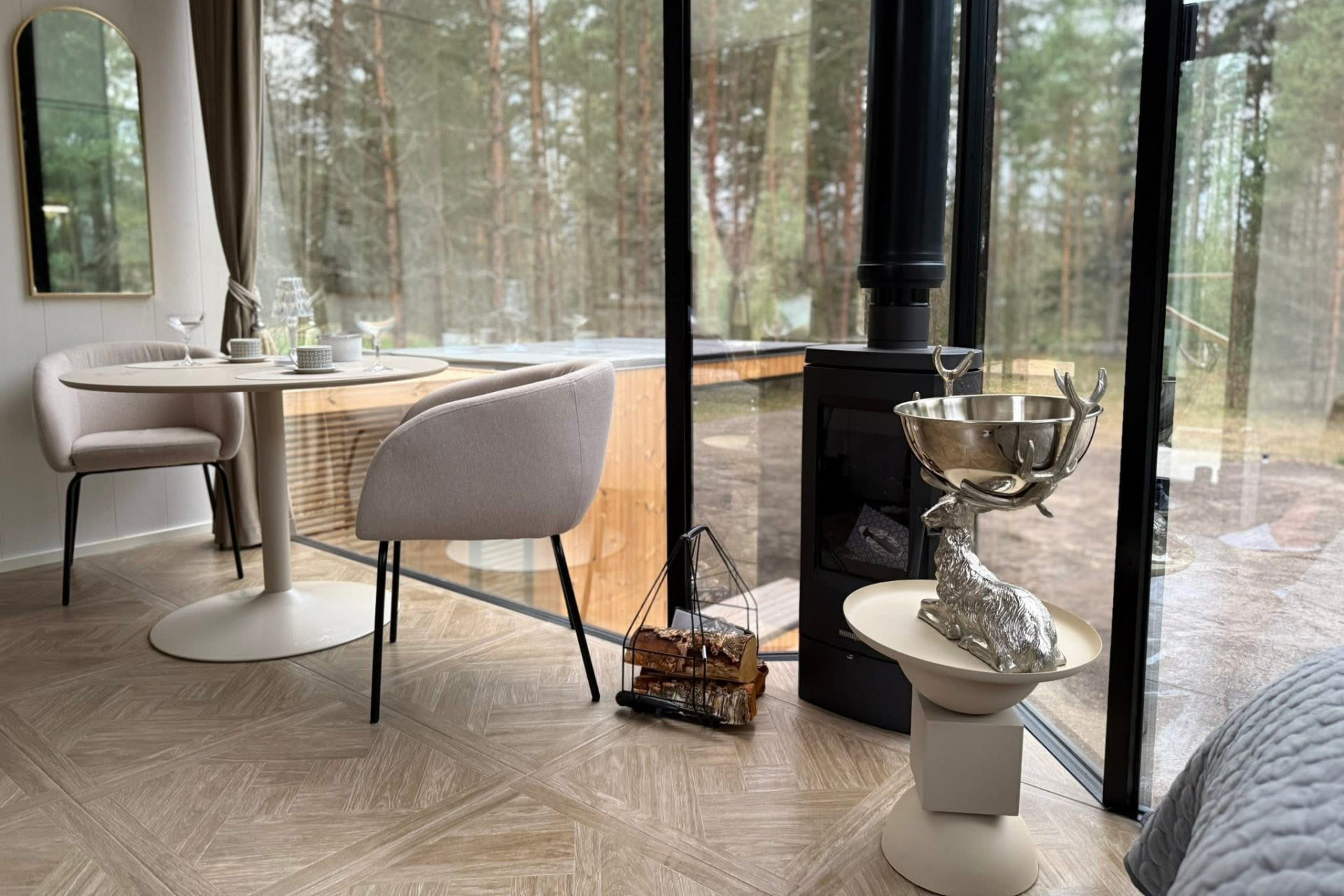 Romantiline puhkus lummavas männimetsas