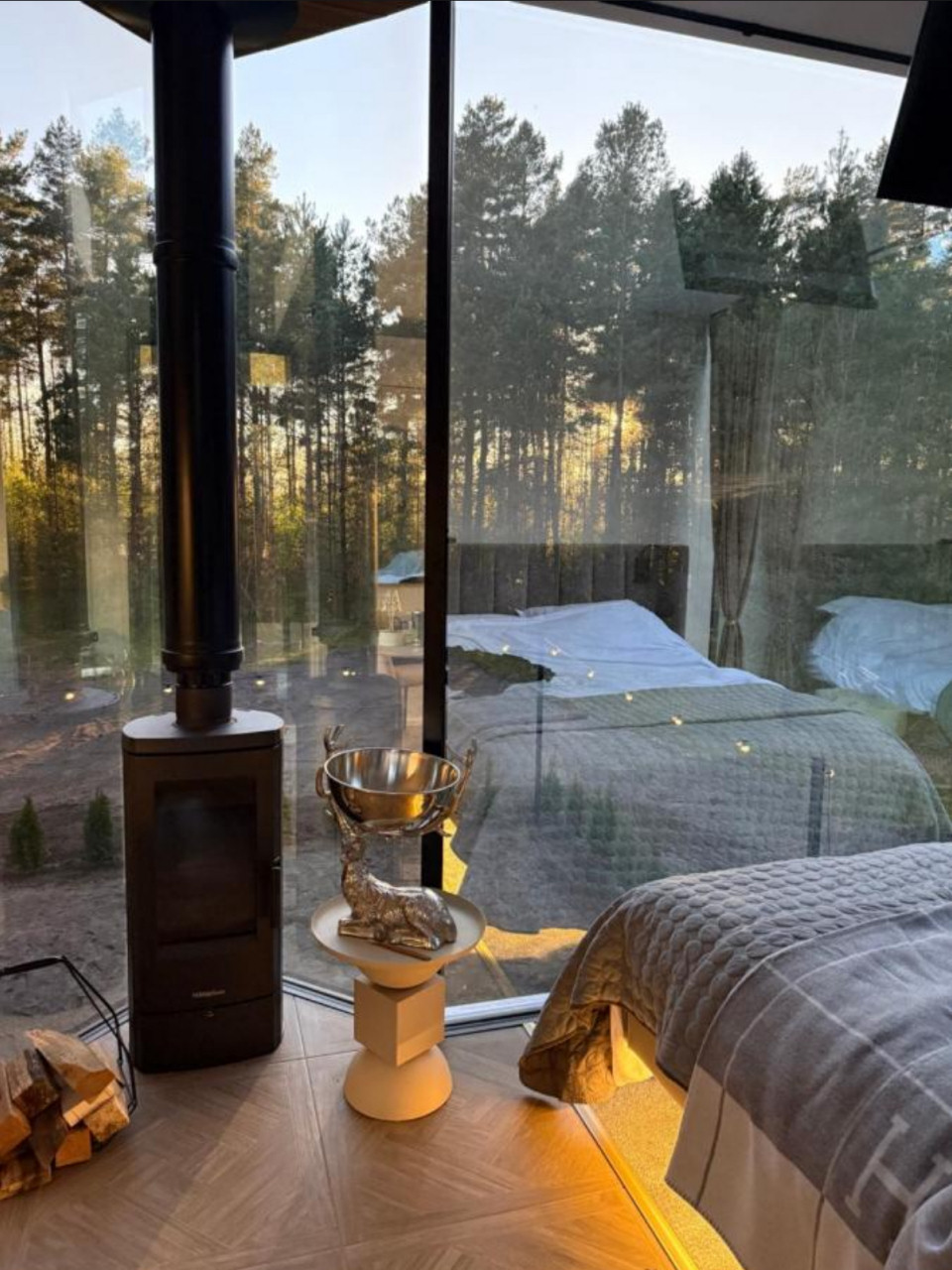 Vaade villa hoovi magamistoast